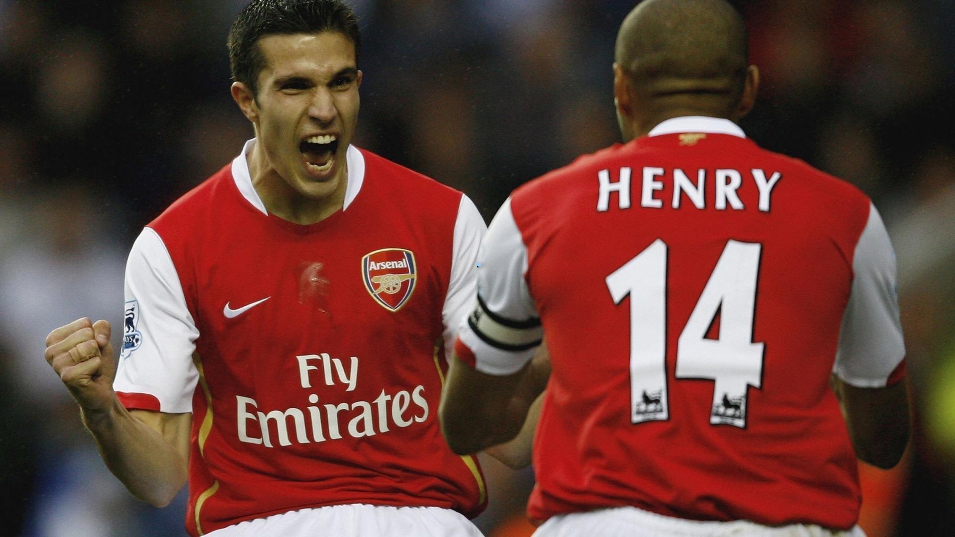  爱游戏体育-格拉斯纳深度剖析，蓝军边锋速度席卷绿茵，埃斯特旺与加纳乔成防守无解难题