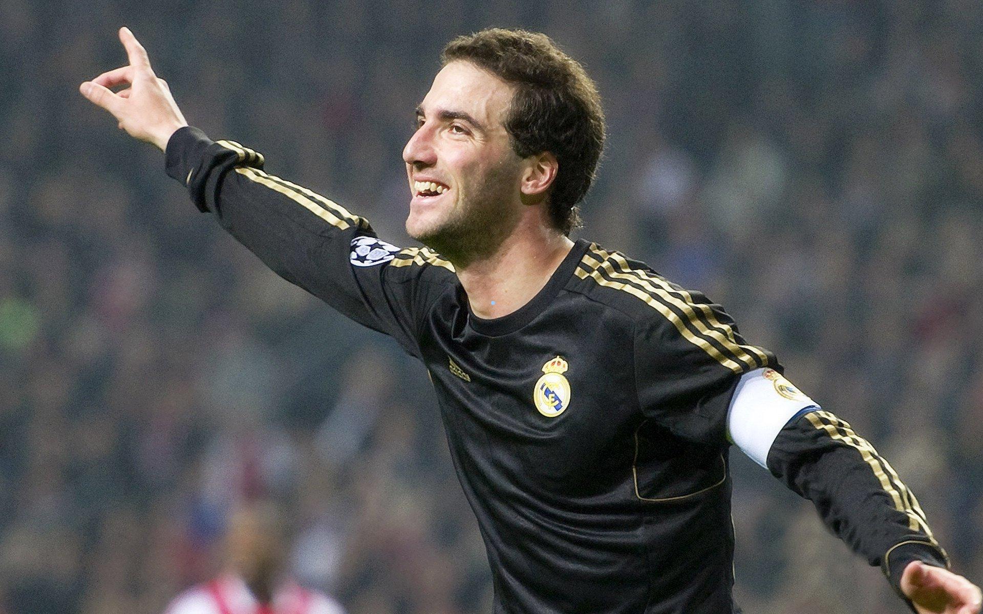 真的累了！斯马特带球狂奔，东契奇扶膝喘息成季后赛转折点